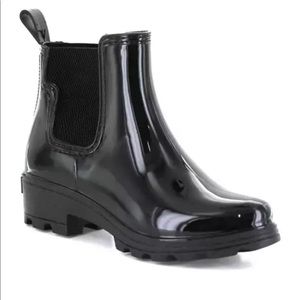 Chelsea rain boots in size 8